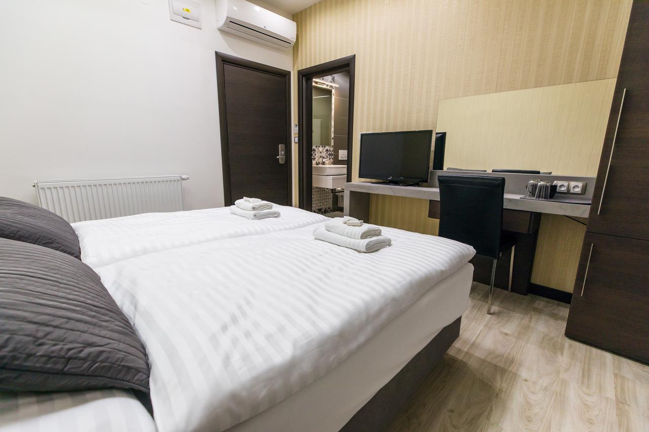 Hotel U Kostela Modrice Bagian luar foto