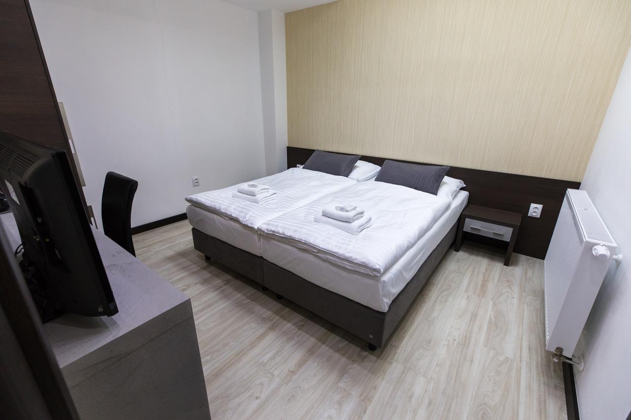 Hotel U Kostela Modrice Bagian luar foto