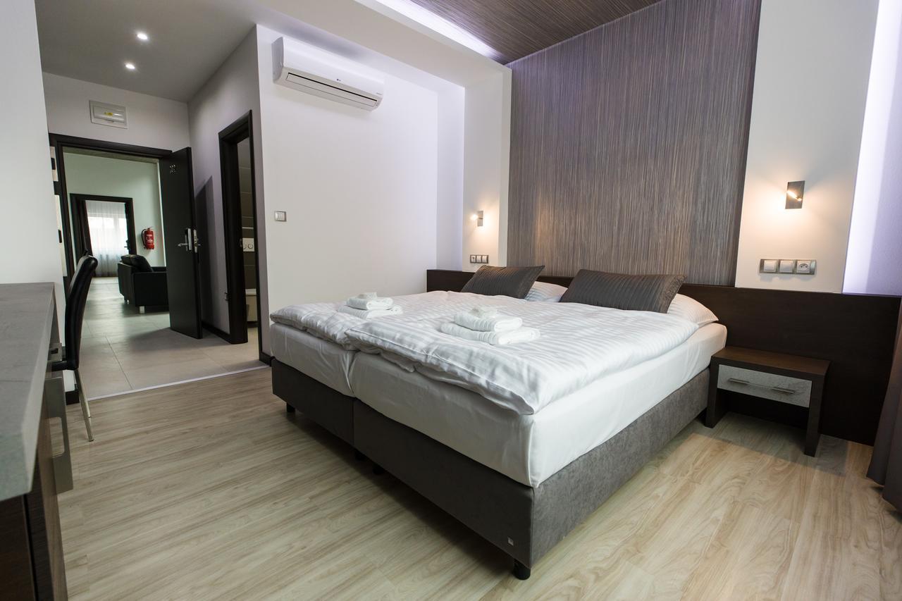 Hotel U Kostela Modrice Bagian luar foto