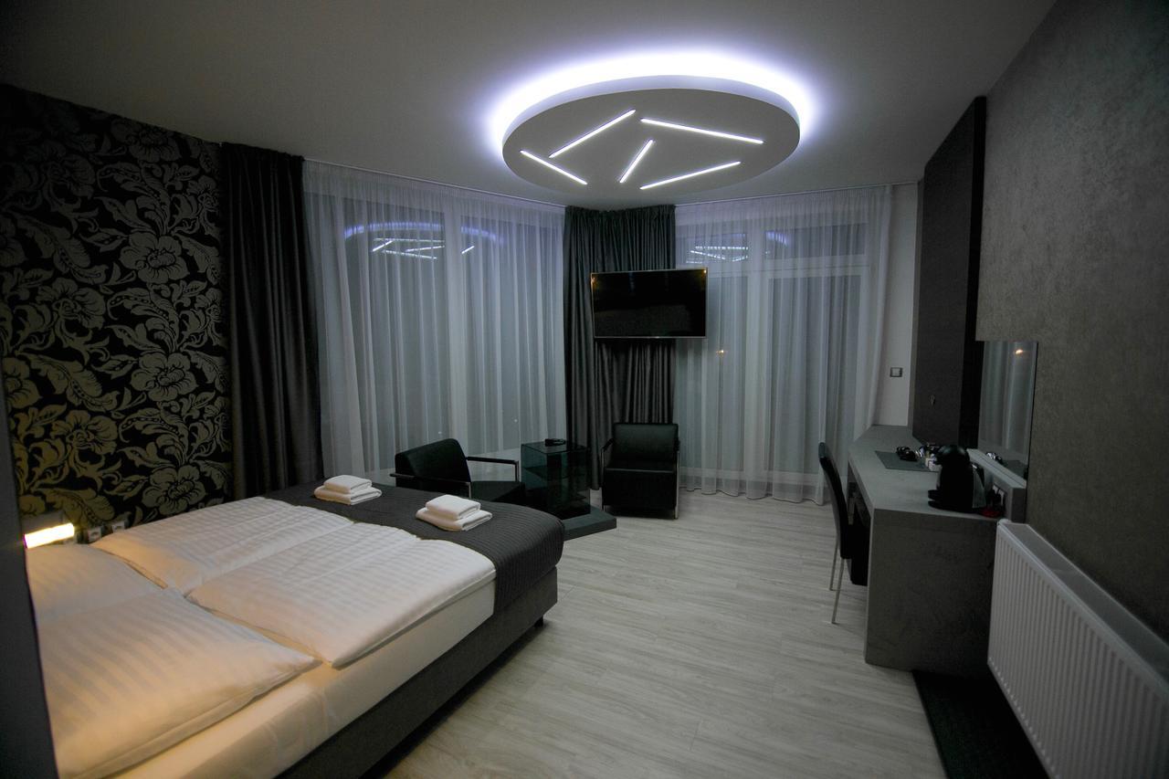 Hotel U Kostela Modrice Bagian luar foto