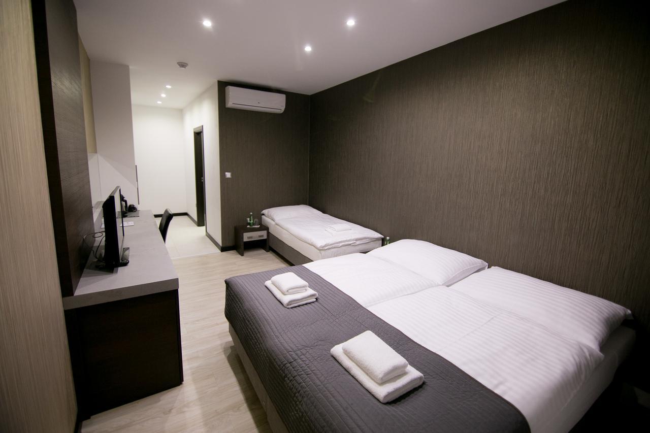 Hotel U Kostela Modrice Bagian luar foto